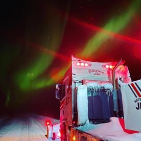 Brøyting i nordlys